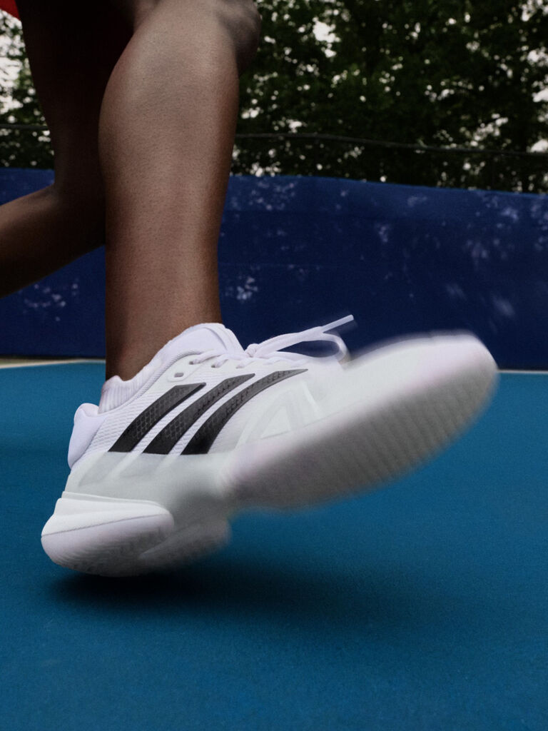 &Icirc;ncălțăminte de tenis